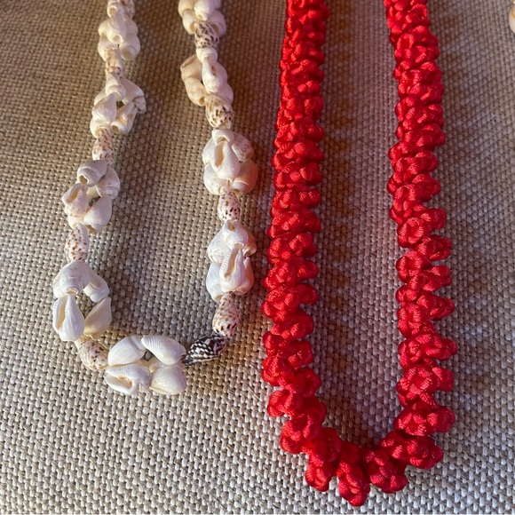 Five Hawaiian Necklaces - Picture 2 of 4